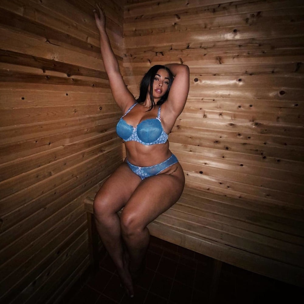 Много полных женщин