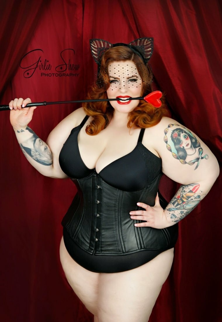 Карла Джеймс сайз плюс в белье