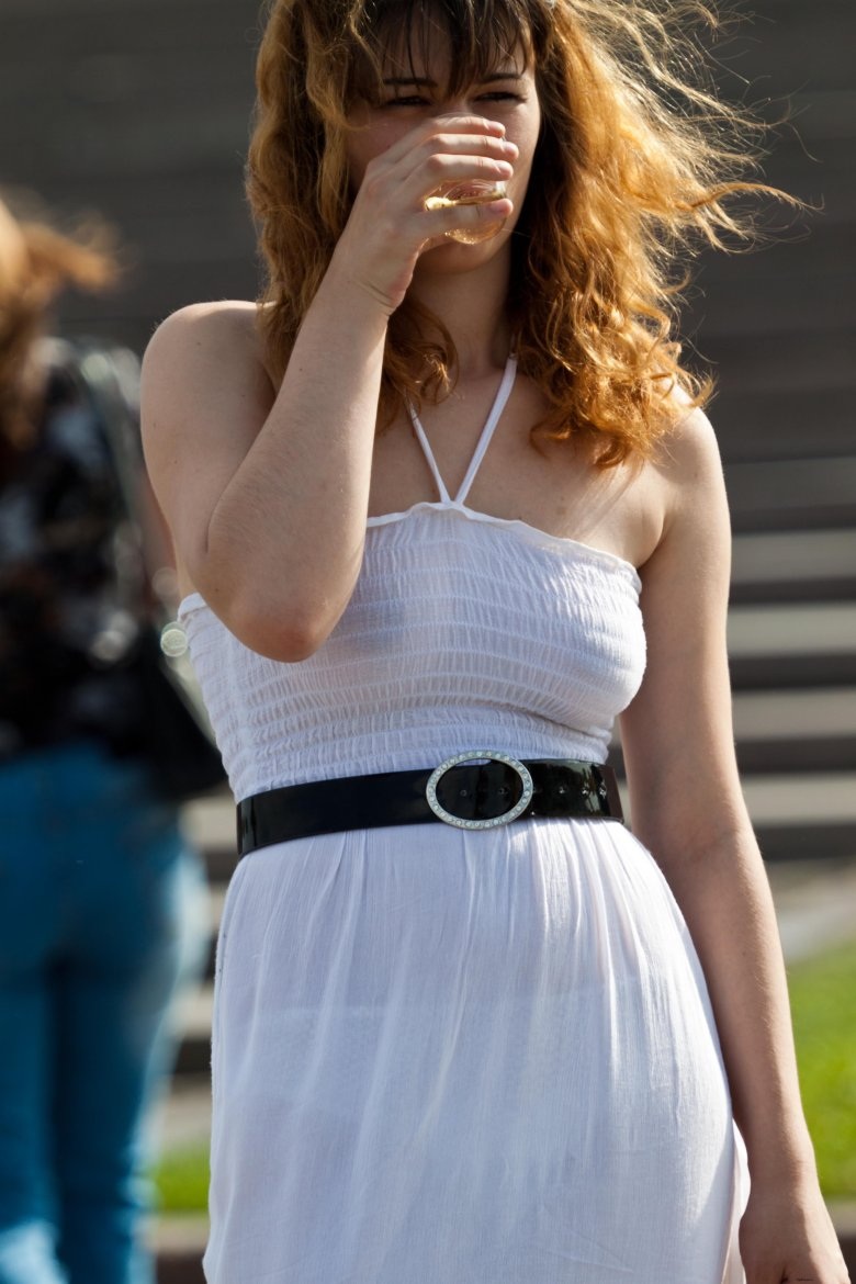 Видно через платье