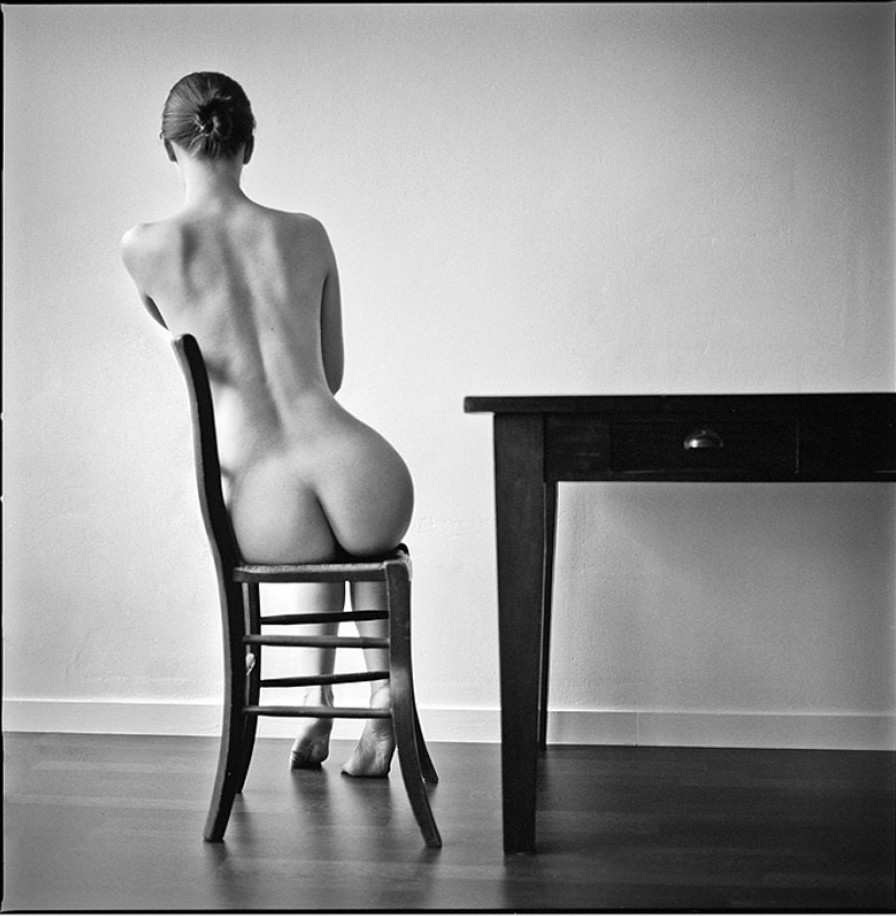 Женская Нагота на стуле