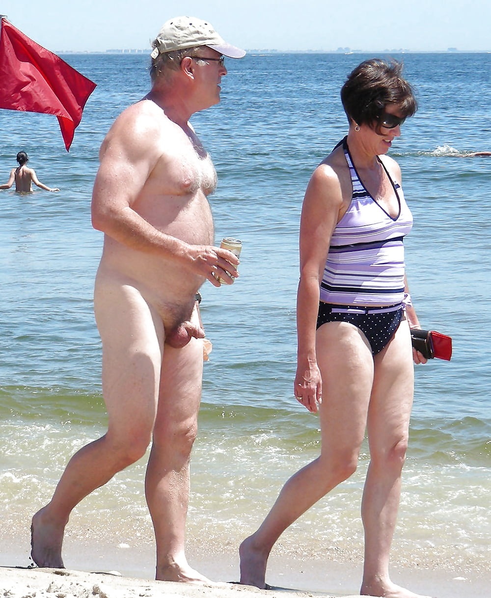 Голые мужчины и женщины на пляже (66 фото) - секс фото