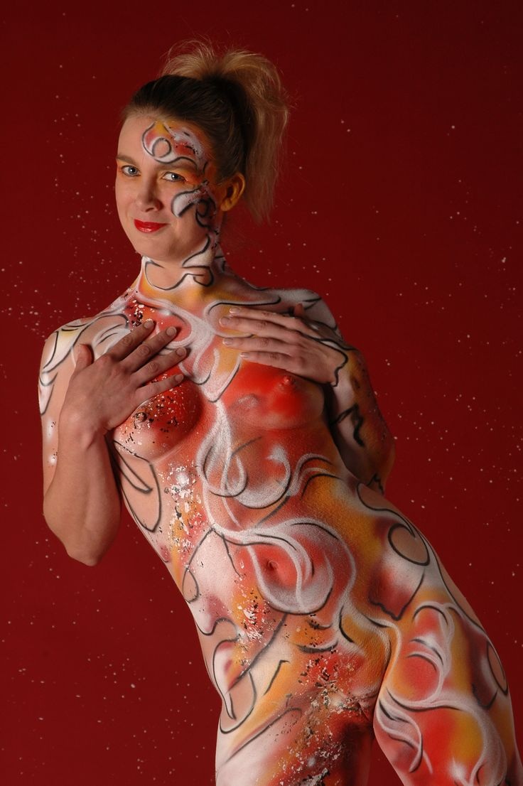 Голые толстушки бодиарт