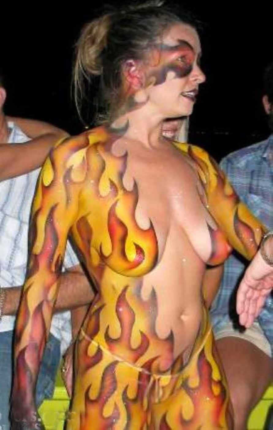 Голые толстушки бодиарт