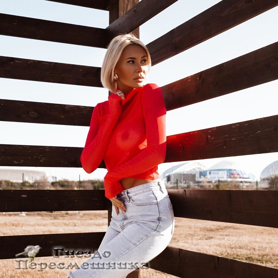 Элина Камирен 2022