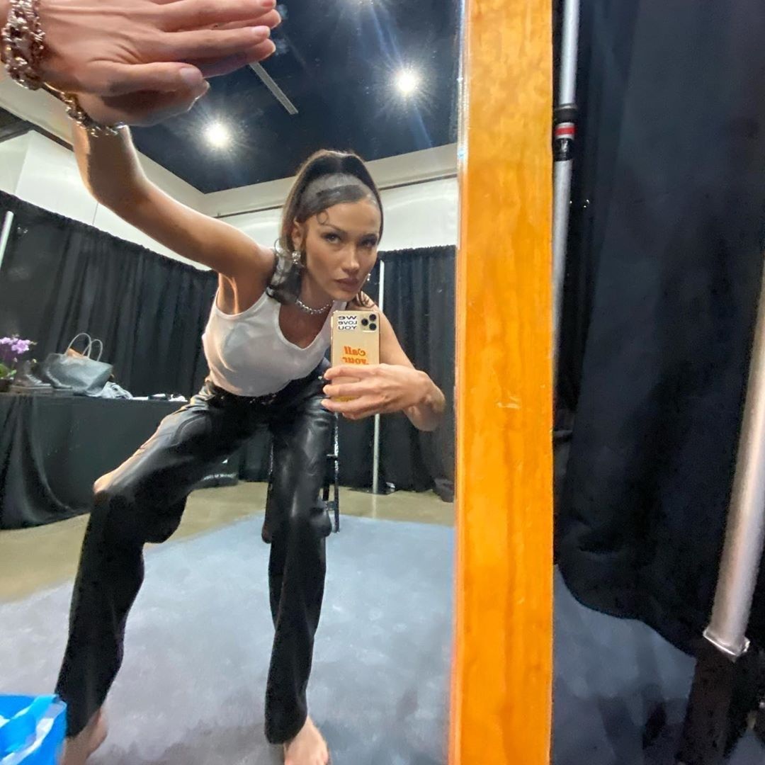 Белла Хадид в рекламе Кельвин Кляйн