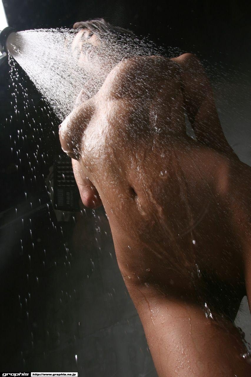 Красивые девушки в душе