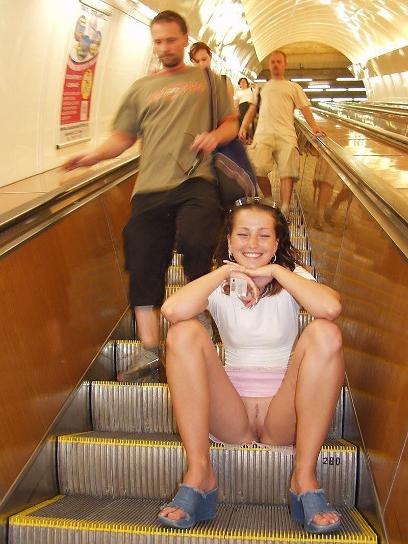 Подглядывание под юбку