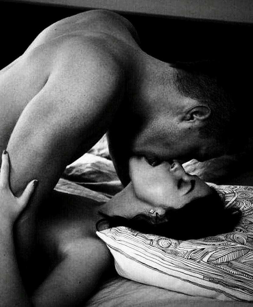 Страстный Эротический поцелуй