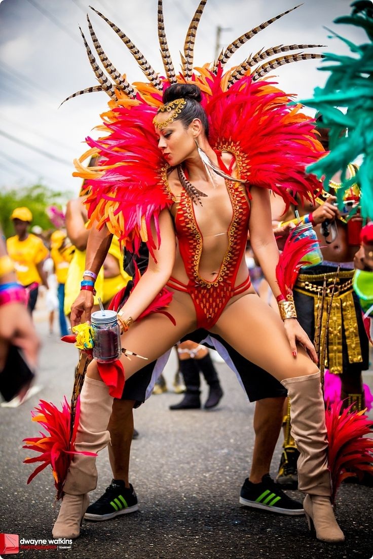 Бразильские танцовщицы на карнавале