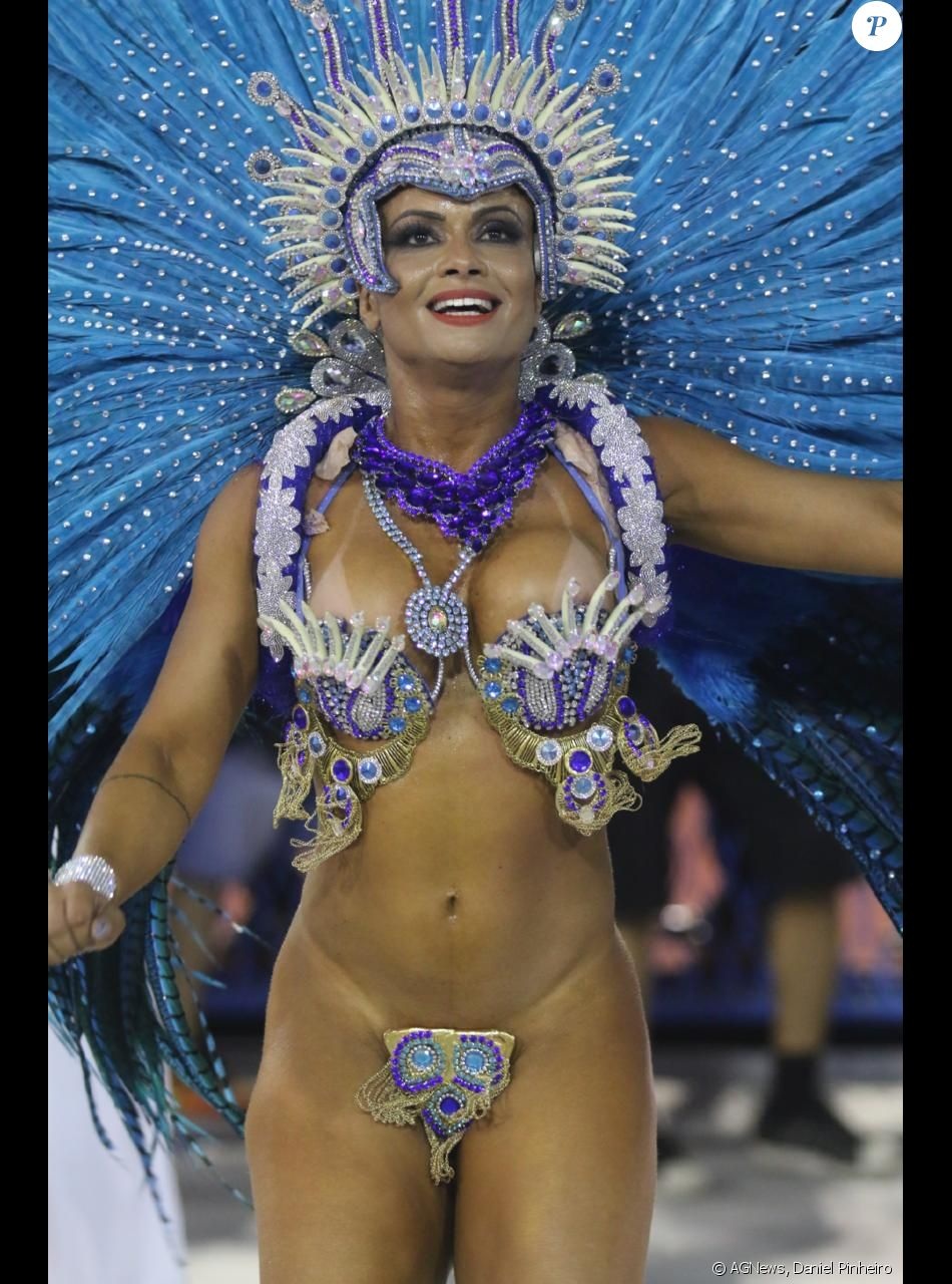 Aline Riscado на карнавале