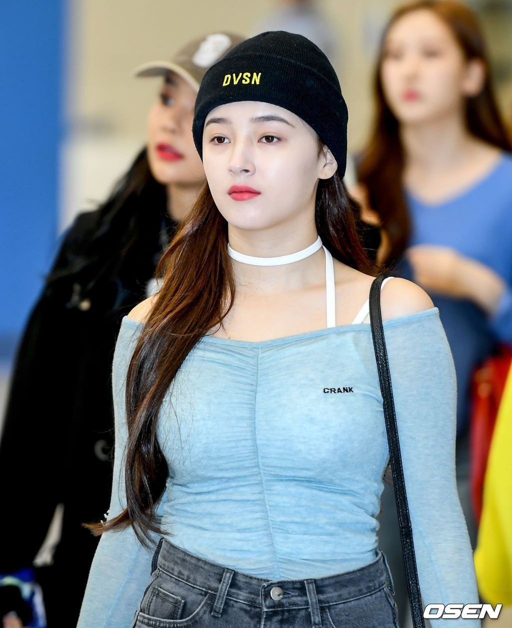 Nancy Mcdonie в джинсах