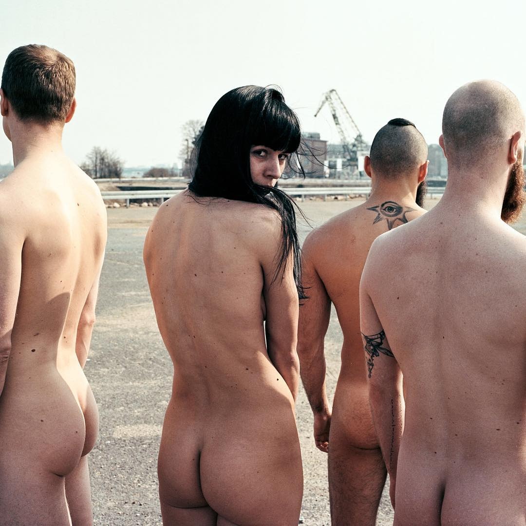 Девушки голышом на работе