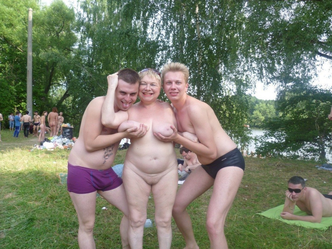 Семейные торжества голышом