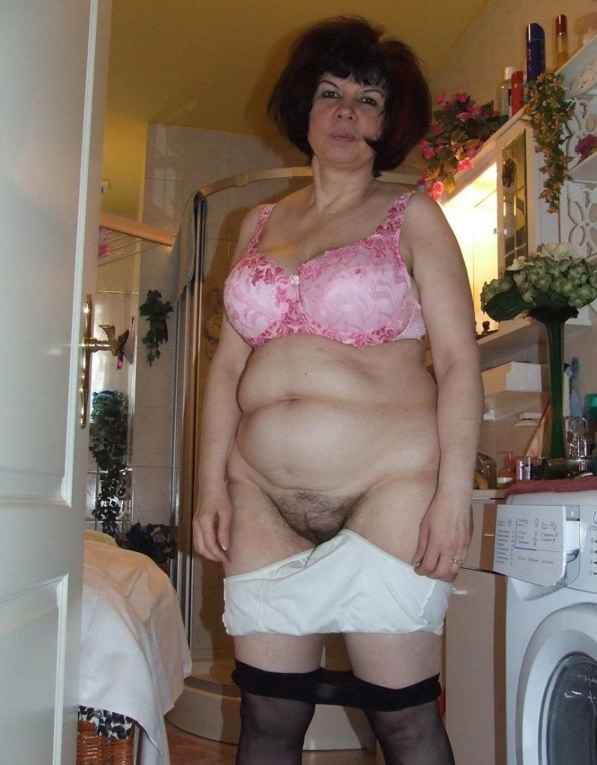 Голые бабы за 50 в халате