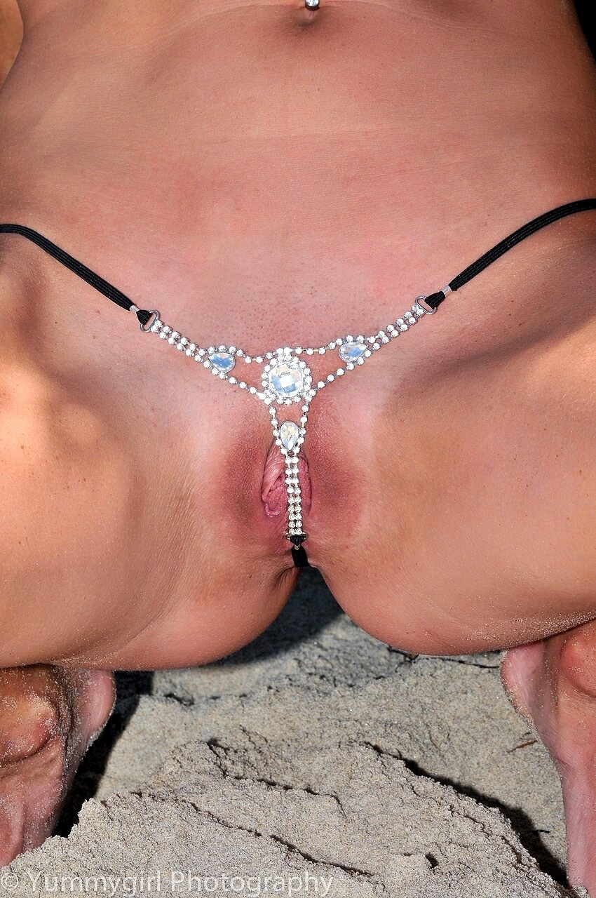 Рейчел Рей микро бикини голая