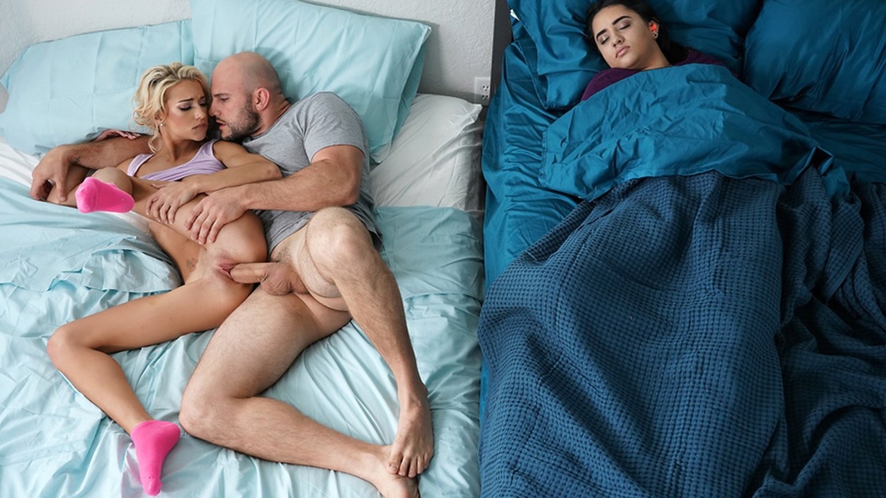 порно пока муж спит рядом фото 27