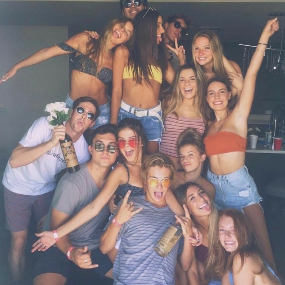 Фотосессия компании друзей