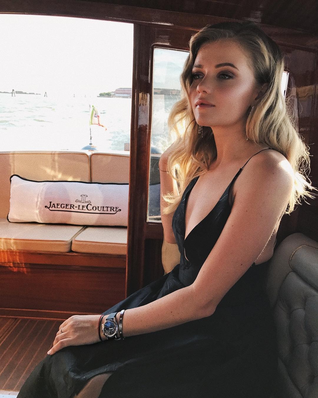 Мария Ивакова в прозрачном платье