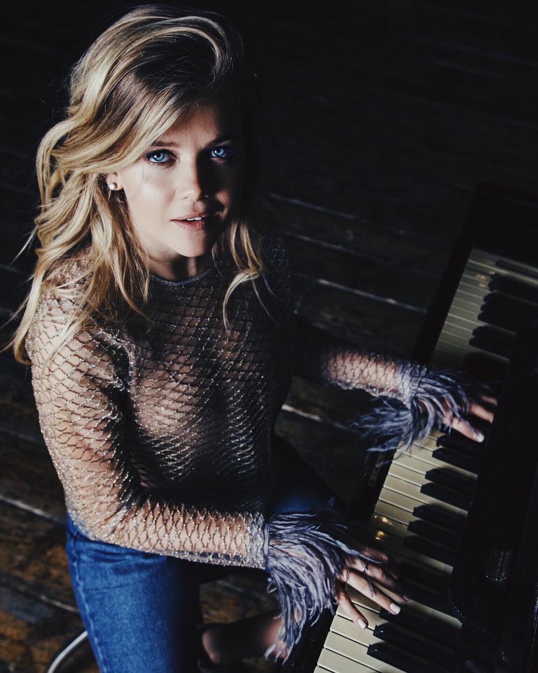 Маша Ивакова горячие