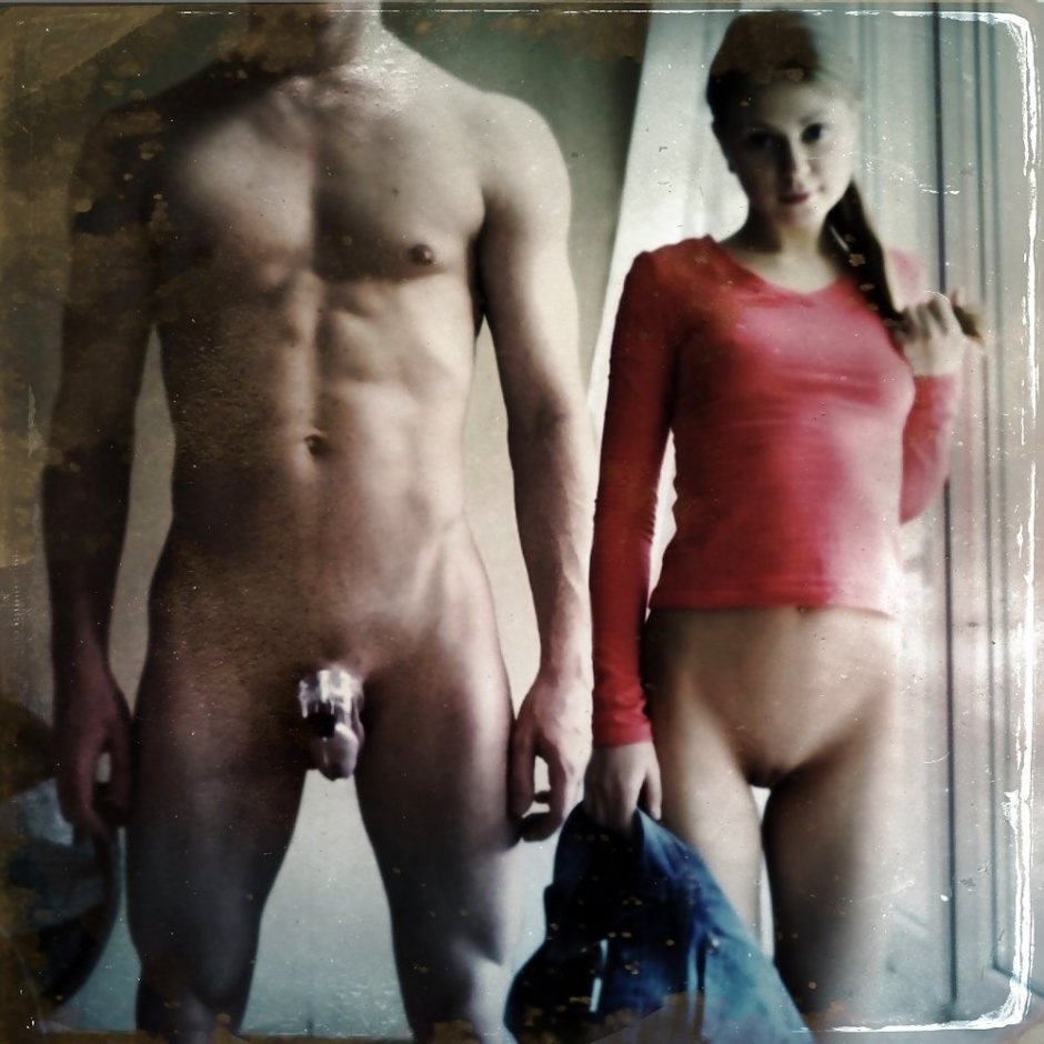 Голый мужчина одетая женщина