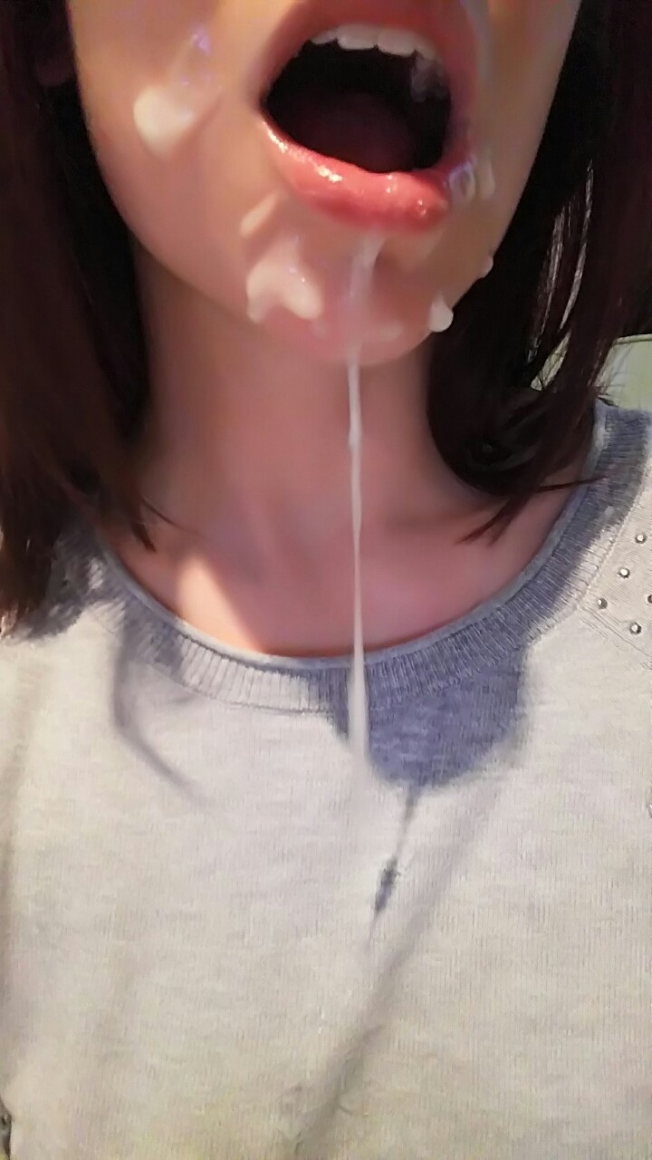 Красивым девушкам кончают на лицо