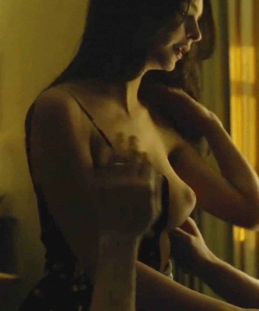 Эмили Ратаковски сиськи