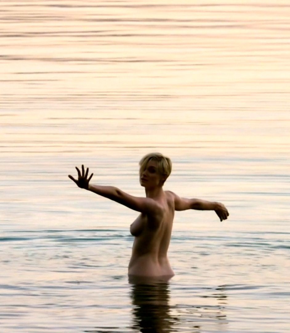 Элизабет Дебики горячие сцены