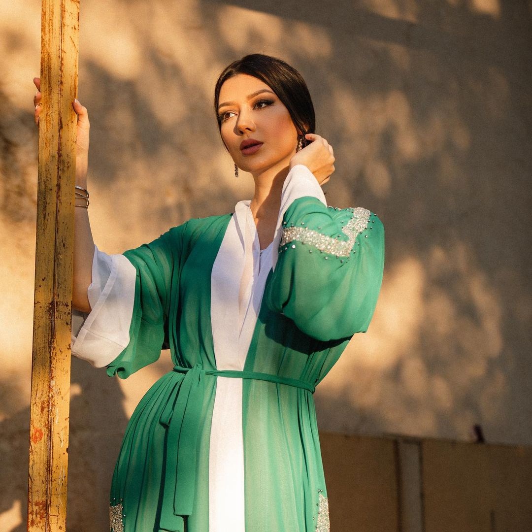 Голая Селена Гомес анал