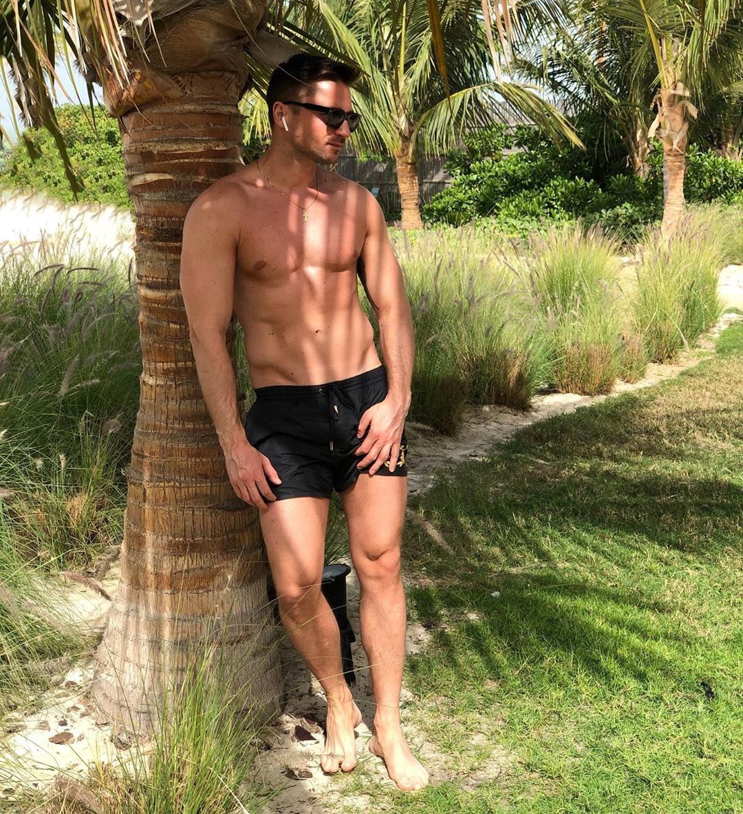 Лазарев в постели