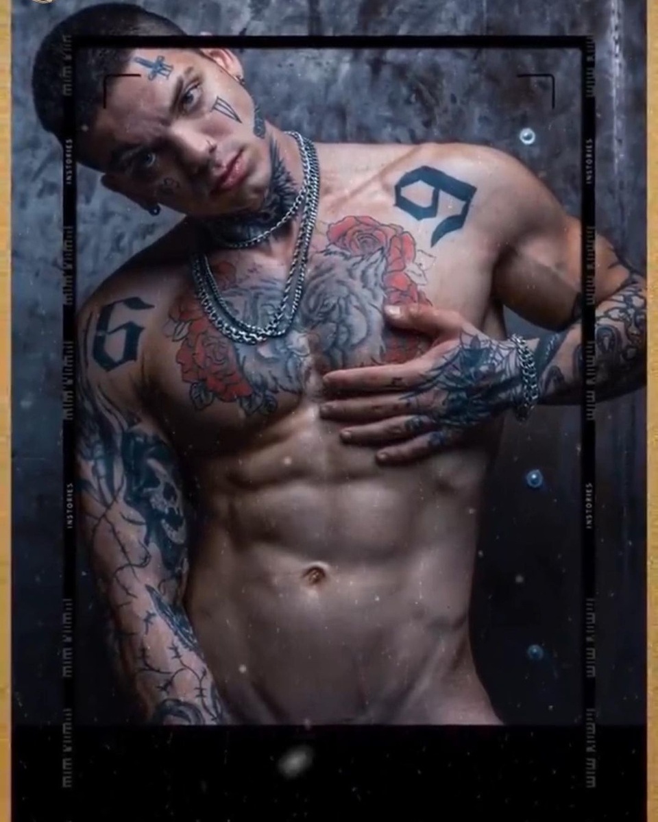 Илья Семин стриптизер