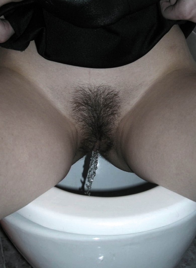 Женщина мастурбирует клитор в туалете. ⭐️ Смотреть порно видео на riosalon.ru