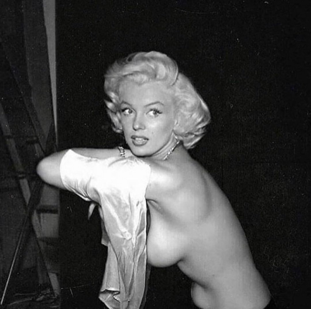 Норма Джин Мортенсон голая