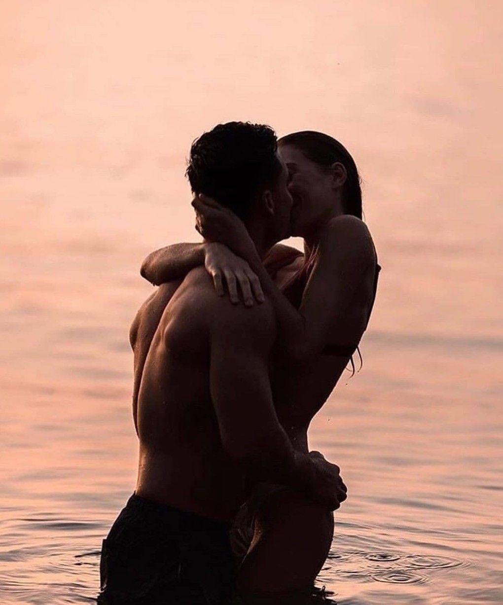 Страстный поцелуй