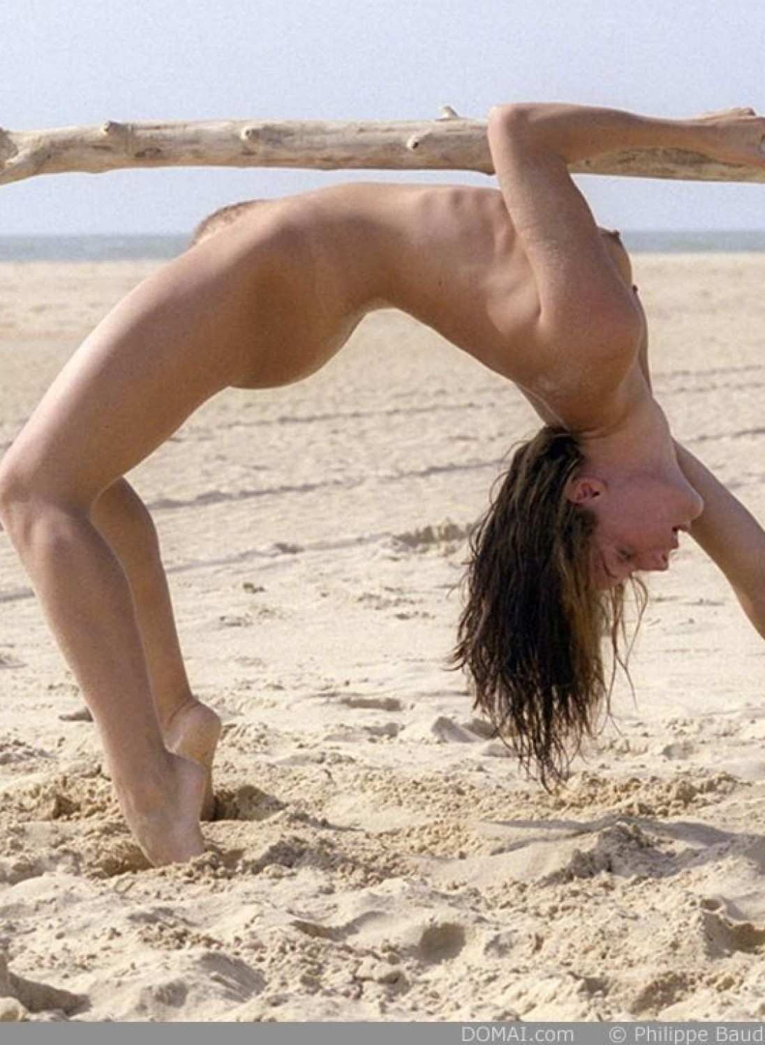 Голые маленькие гимнастки