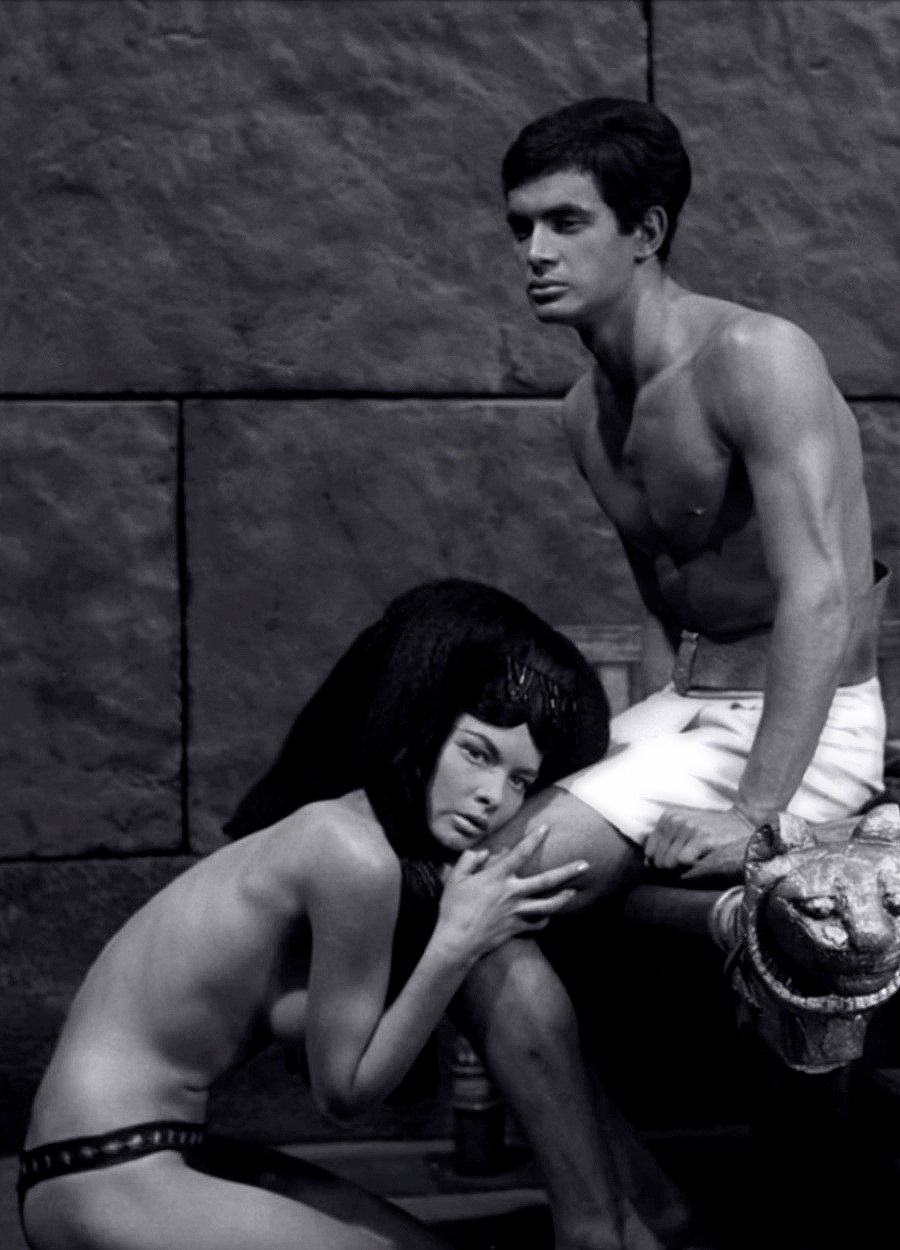 Барбара Крэмптон сиськи