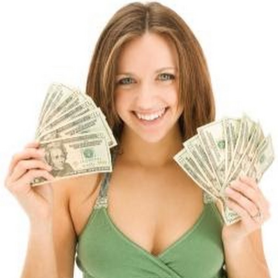 Деньги в руках девушки