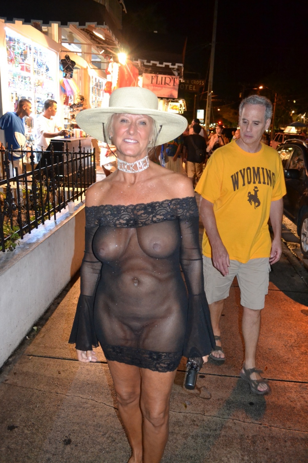 Волосатые в прозрачной одежде