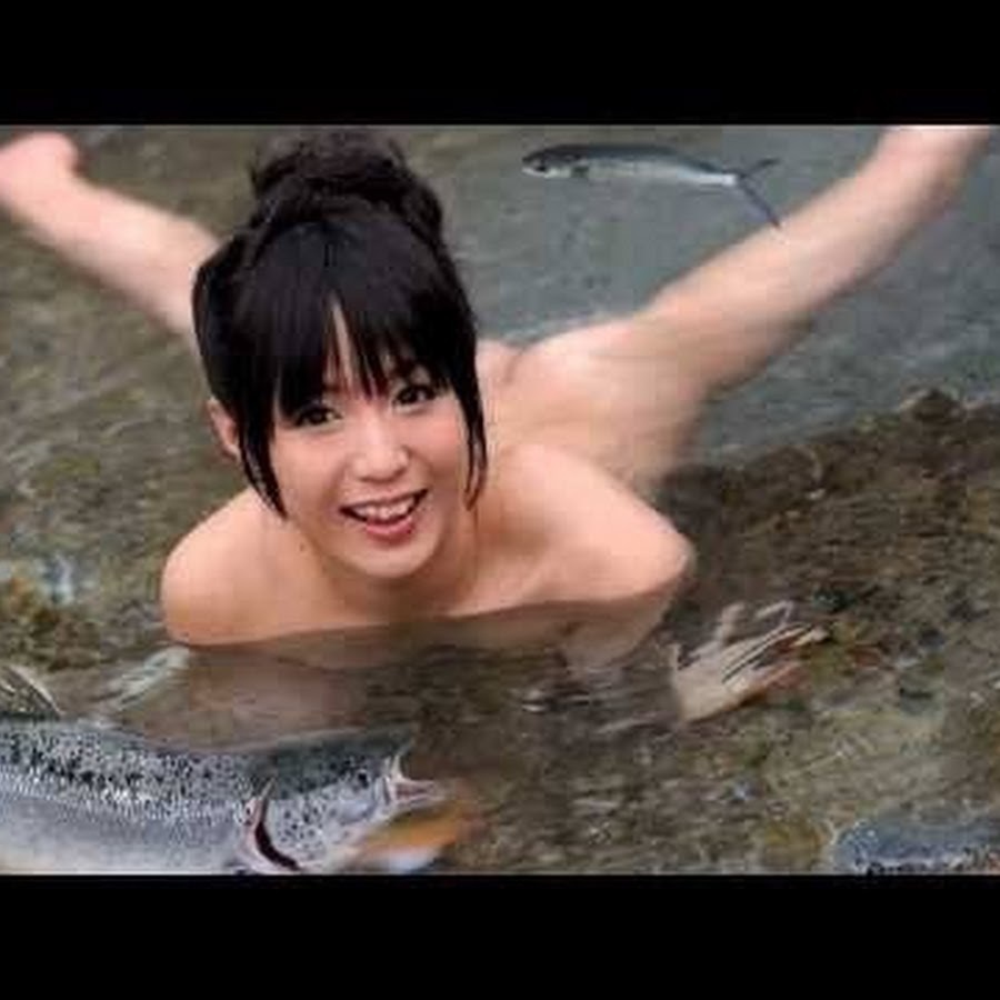 Вьетнамские красавицы в воде