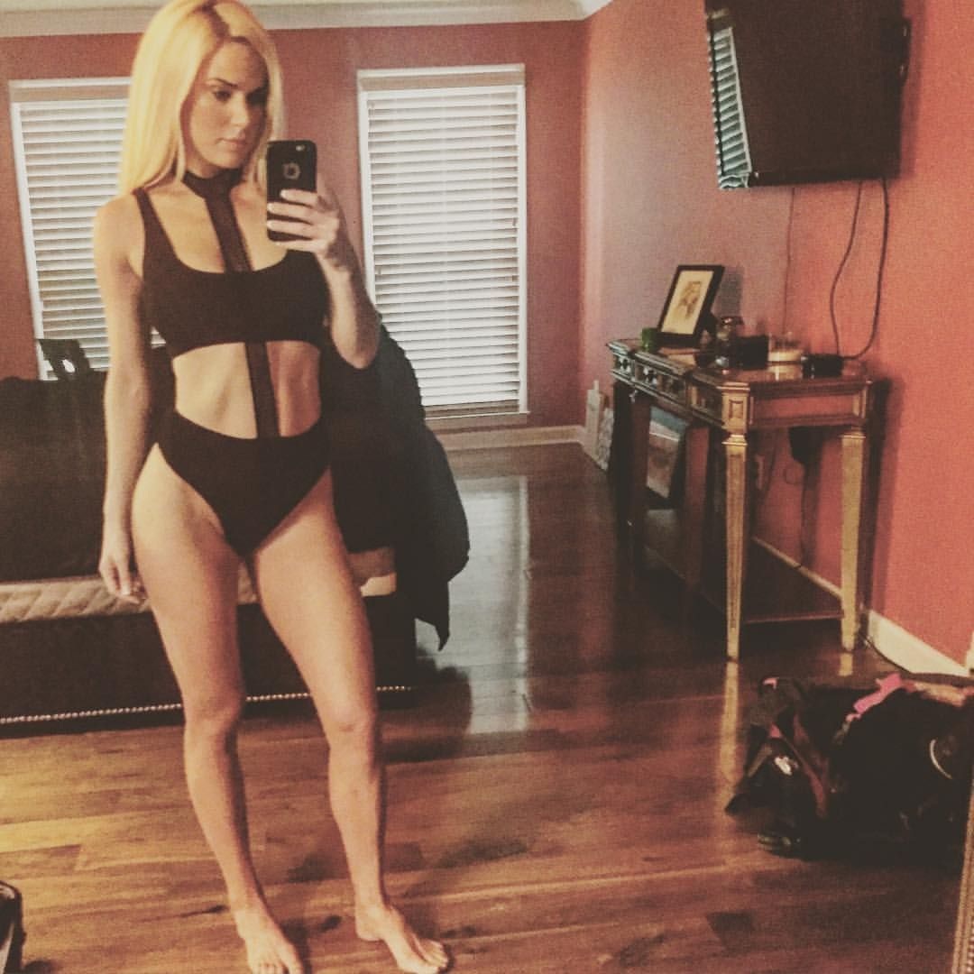 Анастасия Ивлева ножки