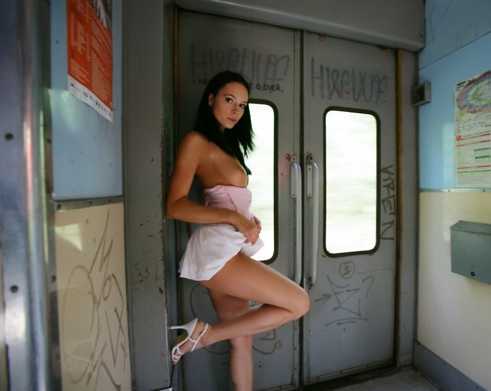 Секси девушки в электричке