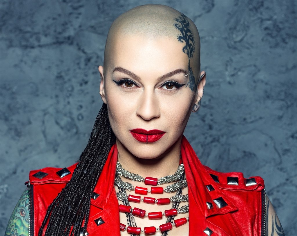 Наргиз Закирова в юности