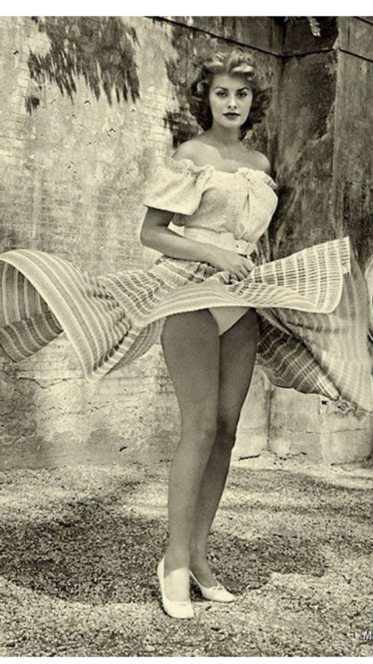 Ретро в эротическом белье голые