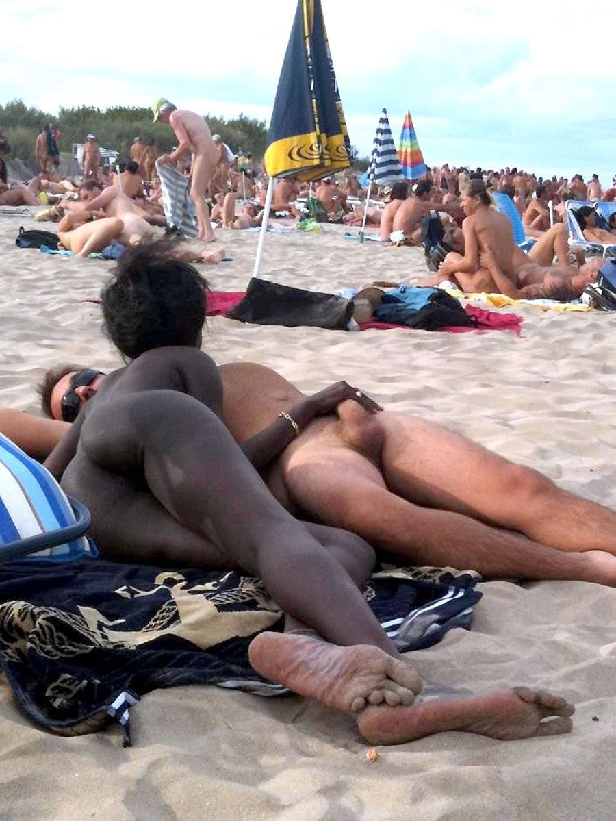 фотки на пляжах голых людей фото 80