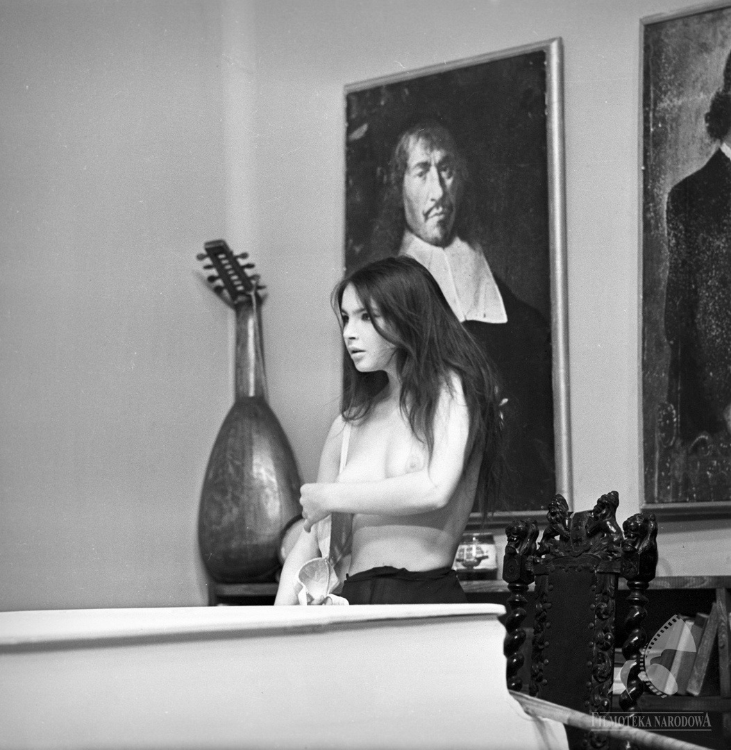 Голая Рена́та Данце́вич