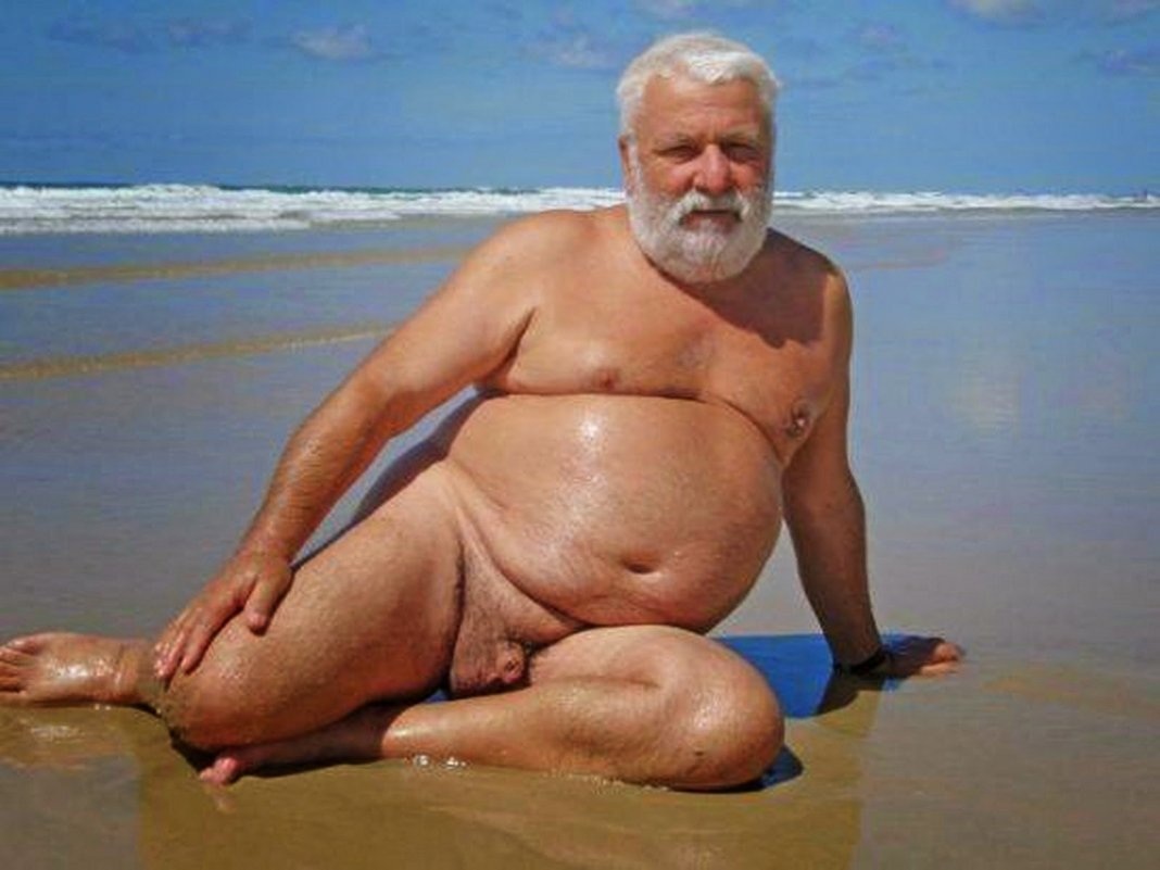 Голые толстые мужики на пляже