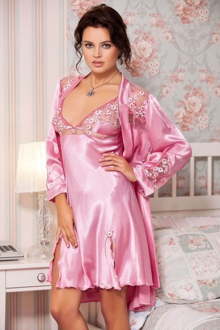 Санни Леоне ночная сорочка