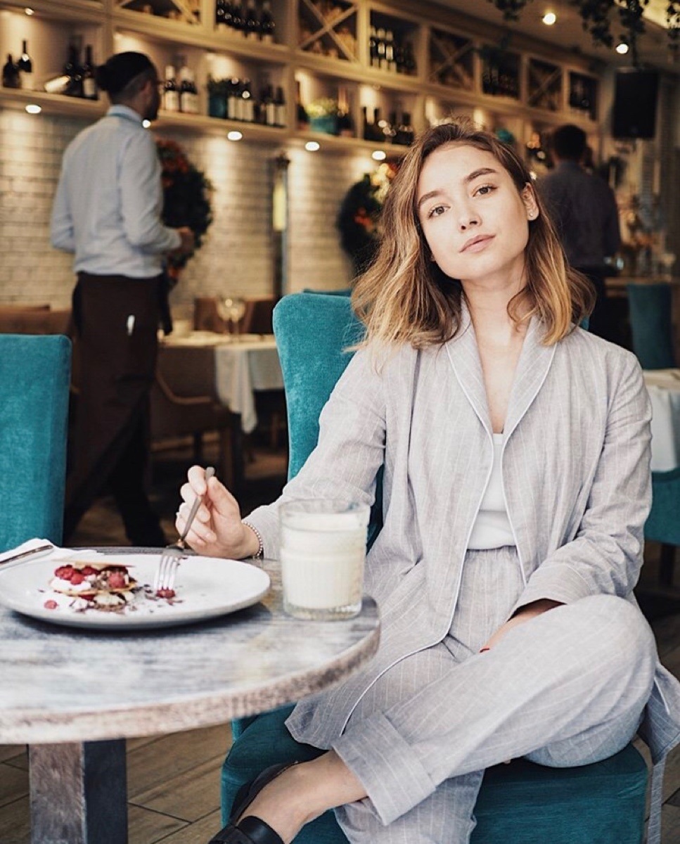 Loading please wait обои на телефон