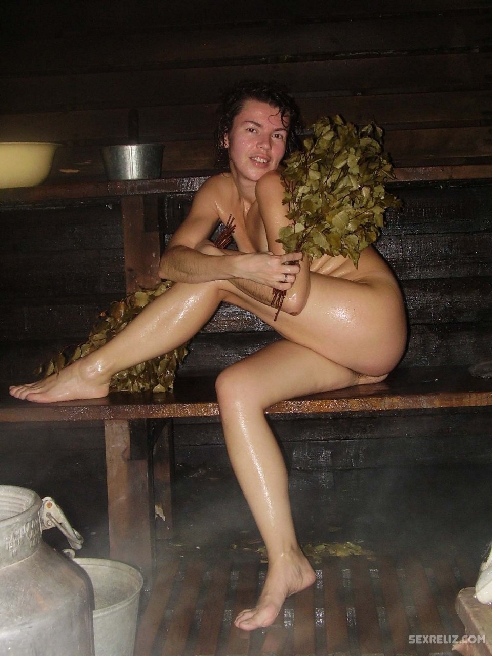 Зрелые подружки в бане частное