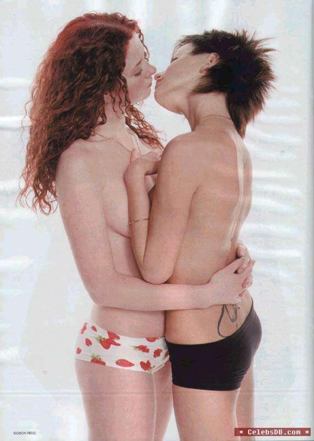 Лена Катина и Юля Волкова ню