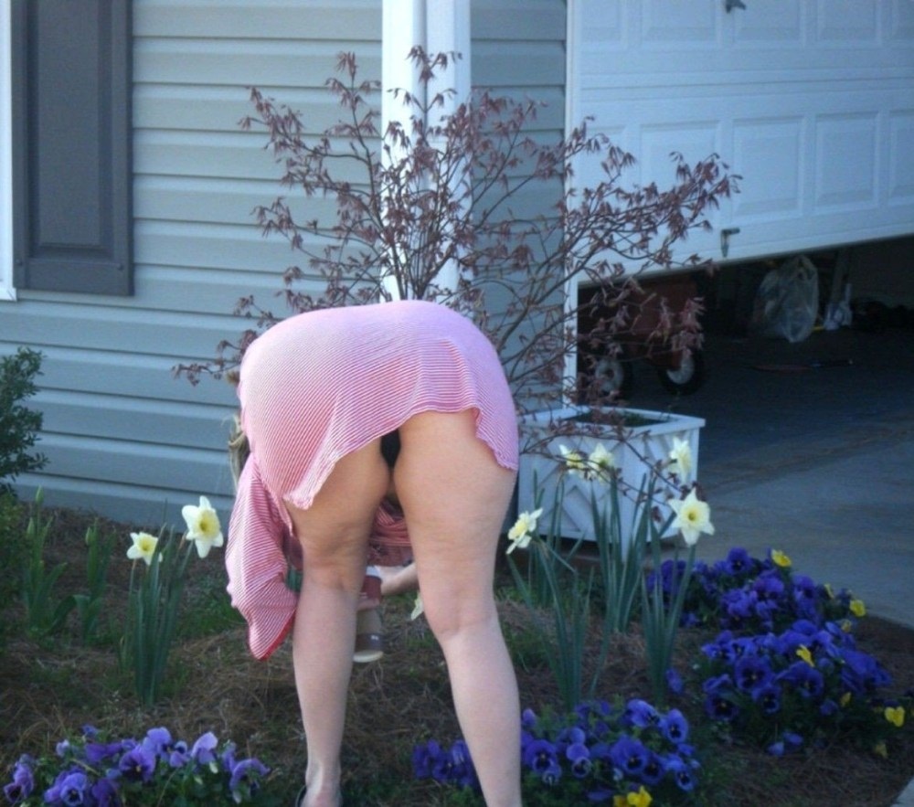 Зрелые жопастые на природе